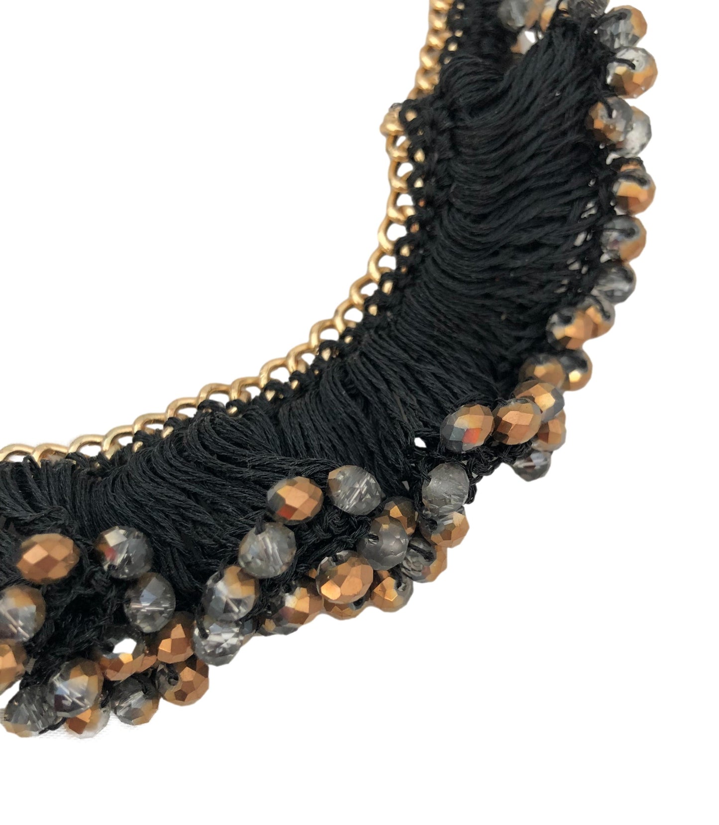 Collana corta di fili intrecciati e vetro